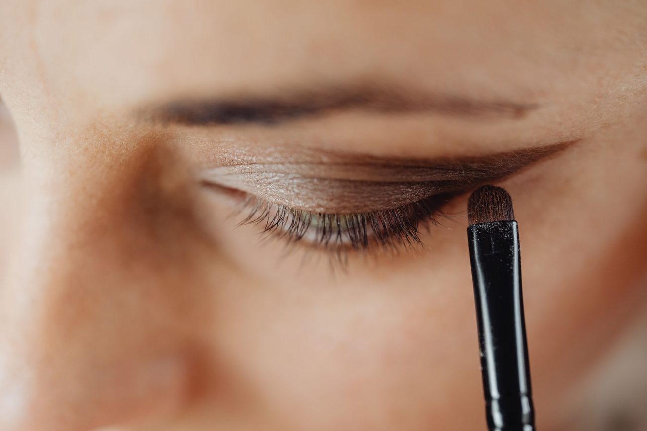 Eyeliner application
